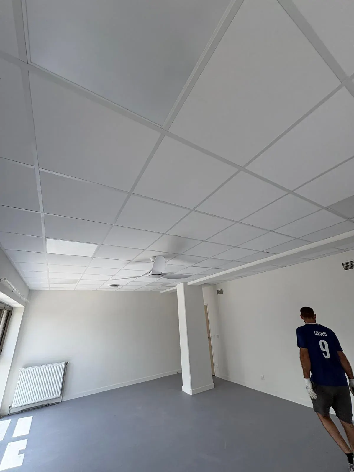Artisan Andrey Construction sur un chantier d'aménagement