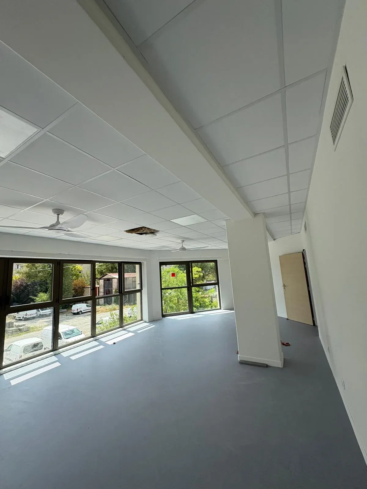 Local rénové avec ses réseaux de ventilation à Ambarès-et-Lagrave
